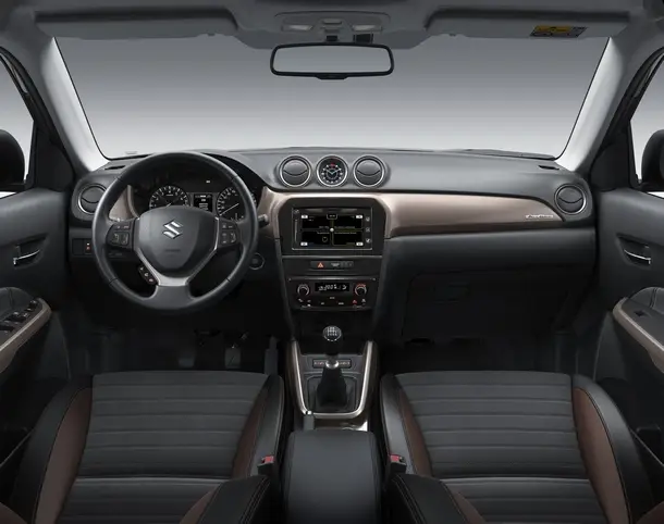 SuzukiVitaraYoru interni