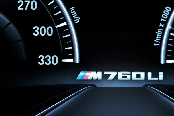BMW 740Li fondoscala