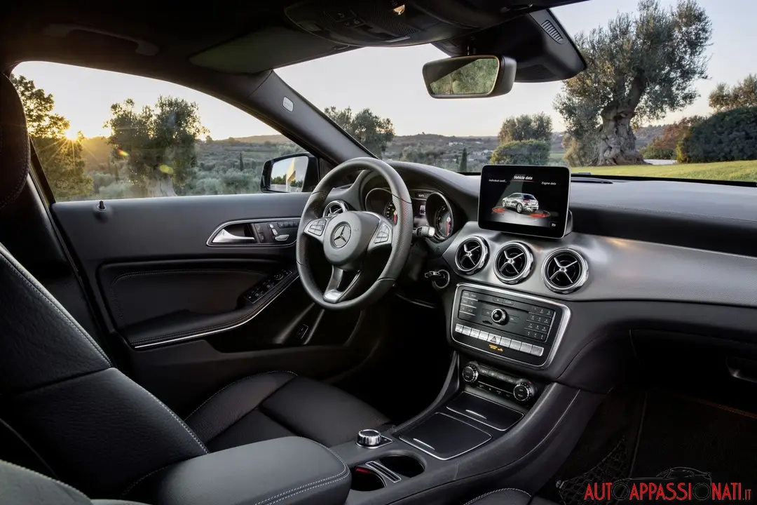 Mercedes GLA 2017 interni
