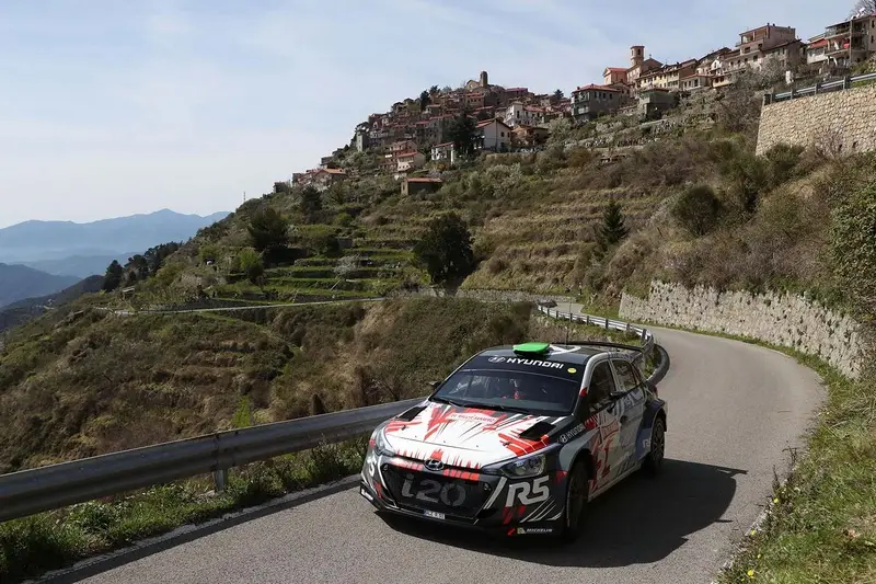 Hayden Paddon su Hyundai i20 R5 protagonista della prima giornata del Rally Sanremo