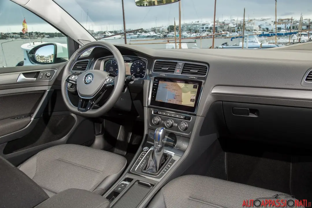 Interni Volkswagen e-Golf, la Golf elettrica