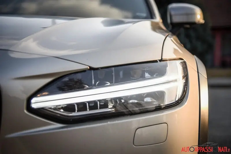 V90 Cross Country