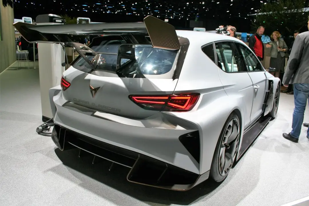  E-Racer