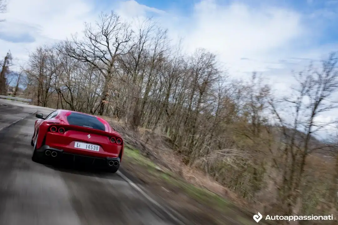 dinamica ferrari 812 superfast