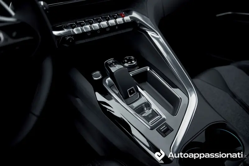 Peugeot 3008 EAT8