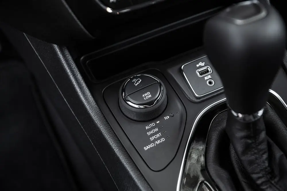 interni Jeep Cherokee 2019