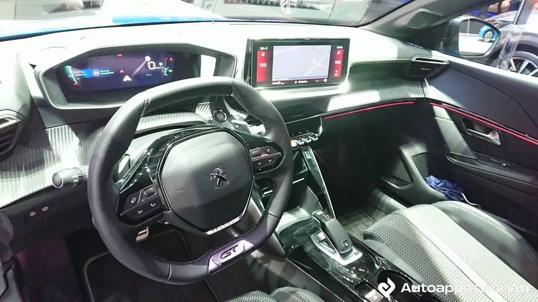 interni nuova peugeot 208