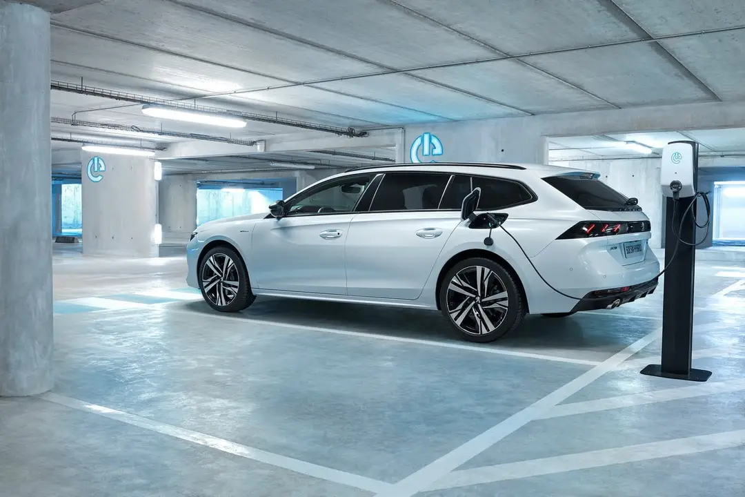 peugeot 508phev sw 1809pb 002