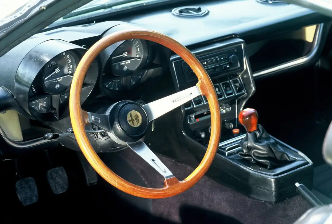 alfa romeo montreal