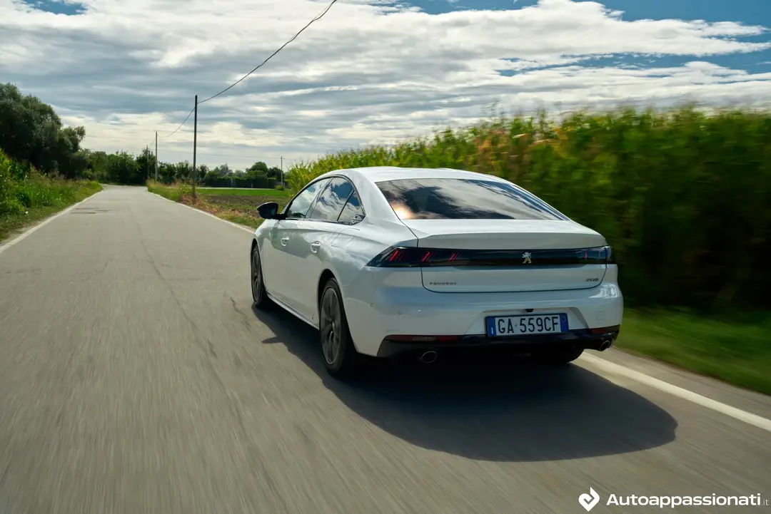 peugeot 508 hybrid tre quarti posteriore