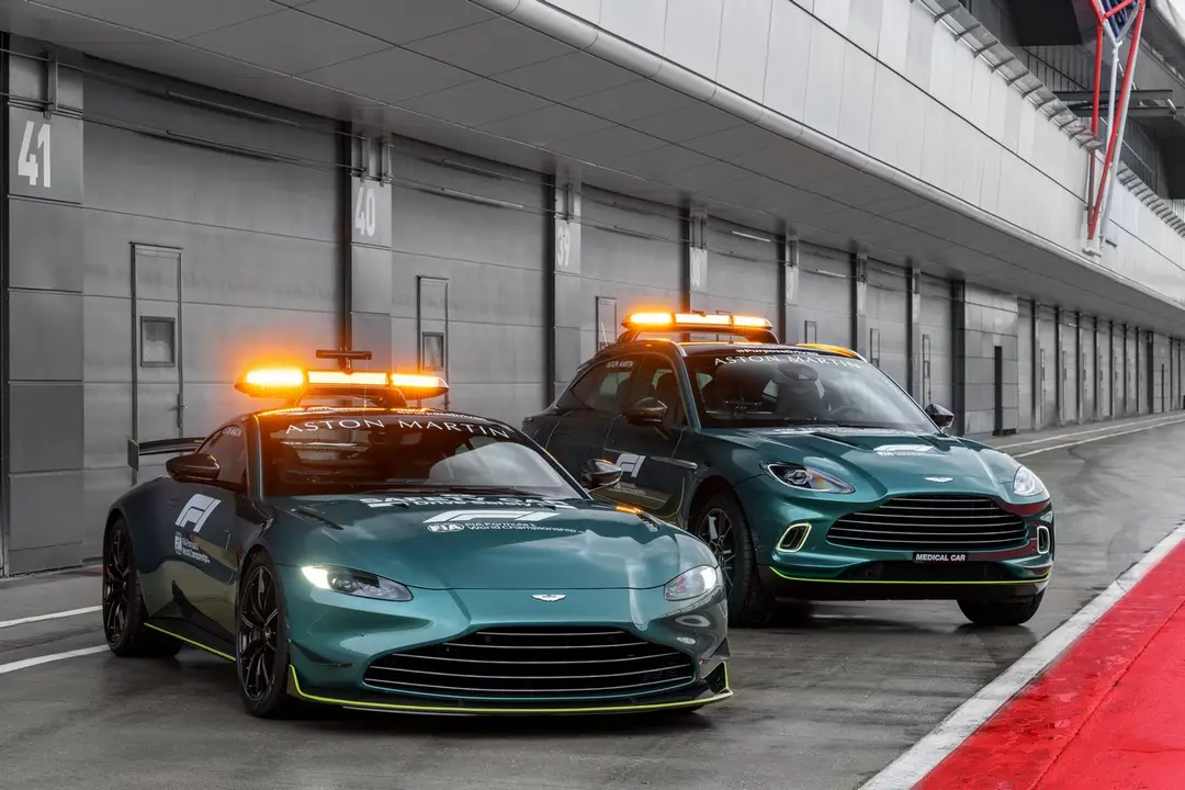 aston martin vantage safety car