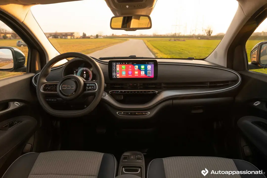 fiat 500 elettrica interni