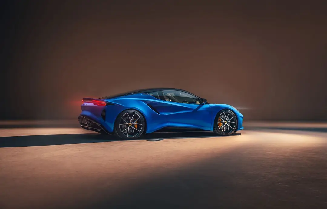 posteriore lotus emira