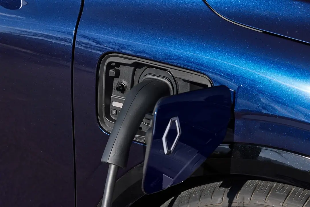 all new renault megane e tech electric iconic version midnight blue drive tests 3