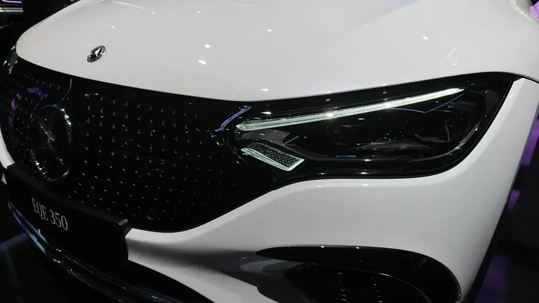 Mercedes EQE calandra