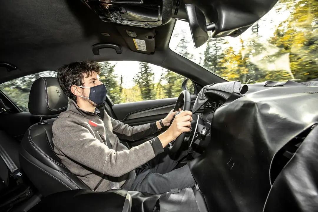 alla guida maserati grecale
