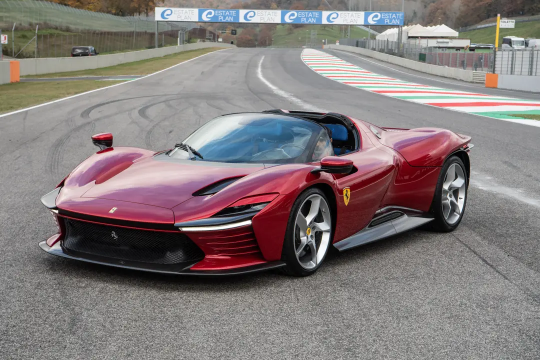 ferrari daytona sp3 rosso magma 2021