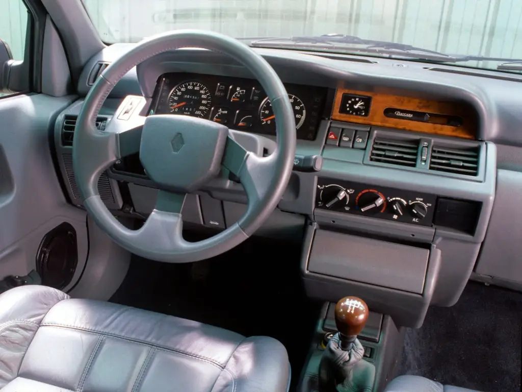 renault clio baccara