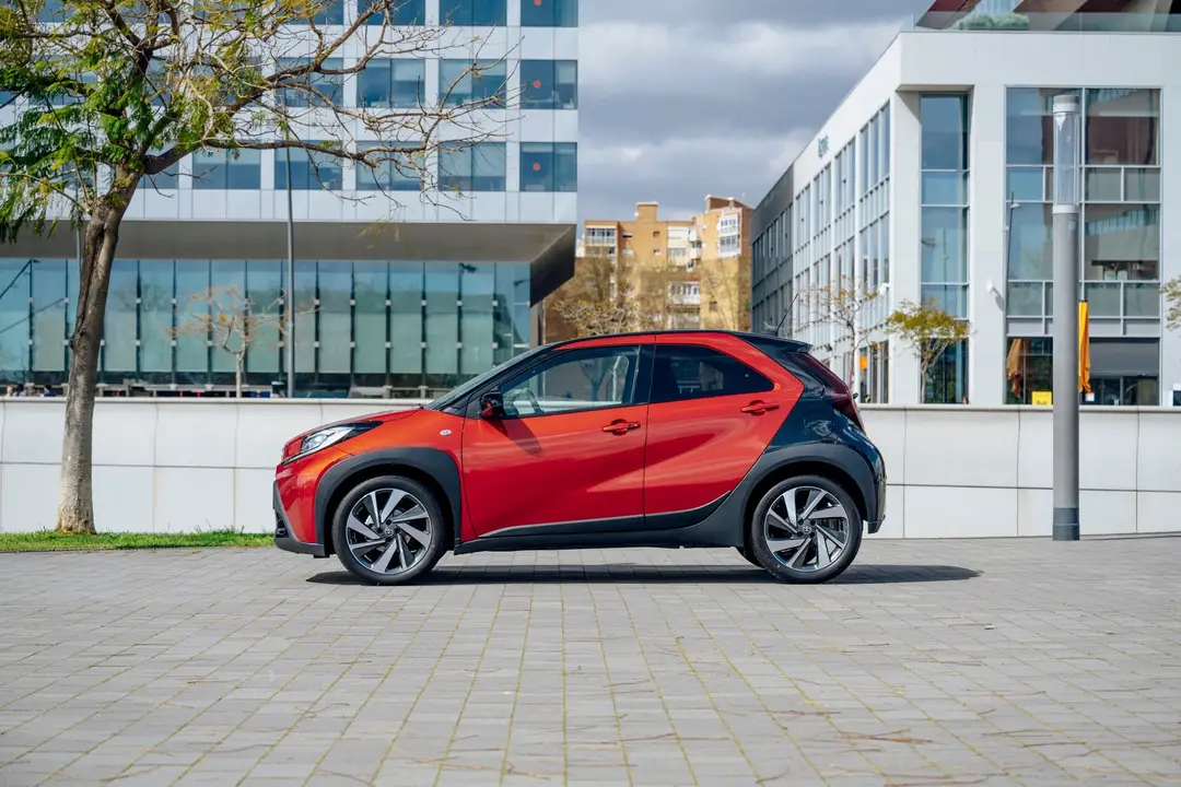 2022 aygo x dpl static chili red 007