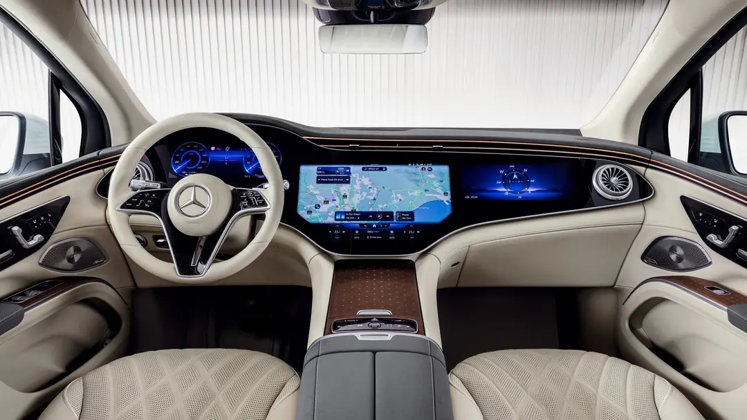 interni mercedes eqs suv