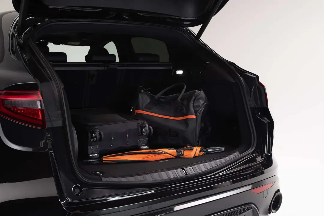 alfa romeo stelvio estrema 06