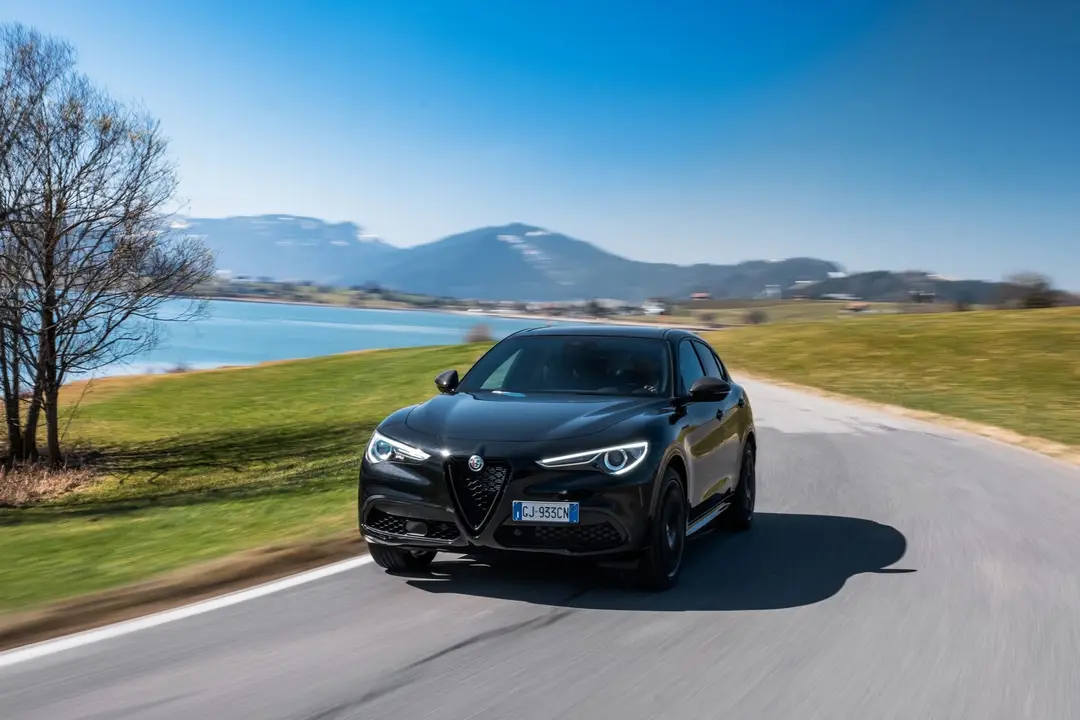 alfa romeo stelvio estrema 07