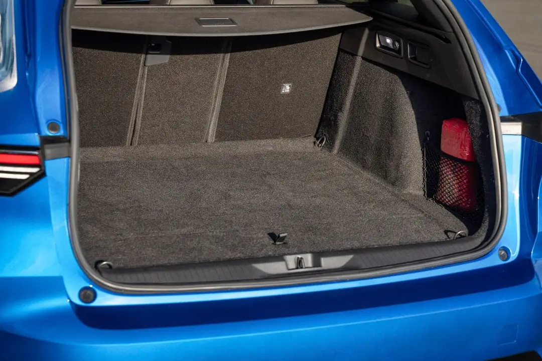 opel astra sports tourer bagagliaio