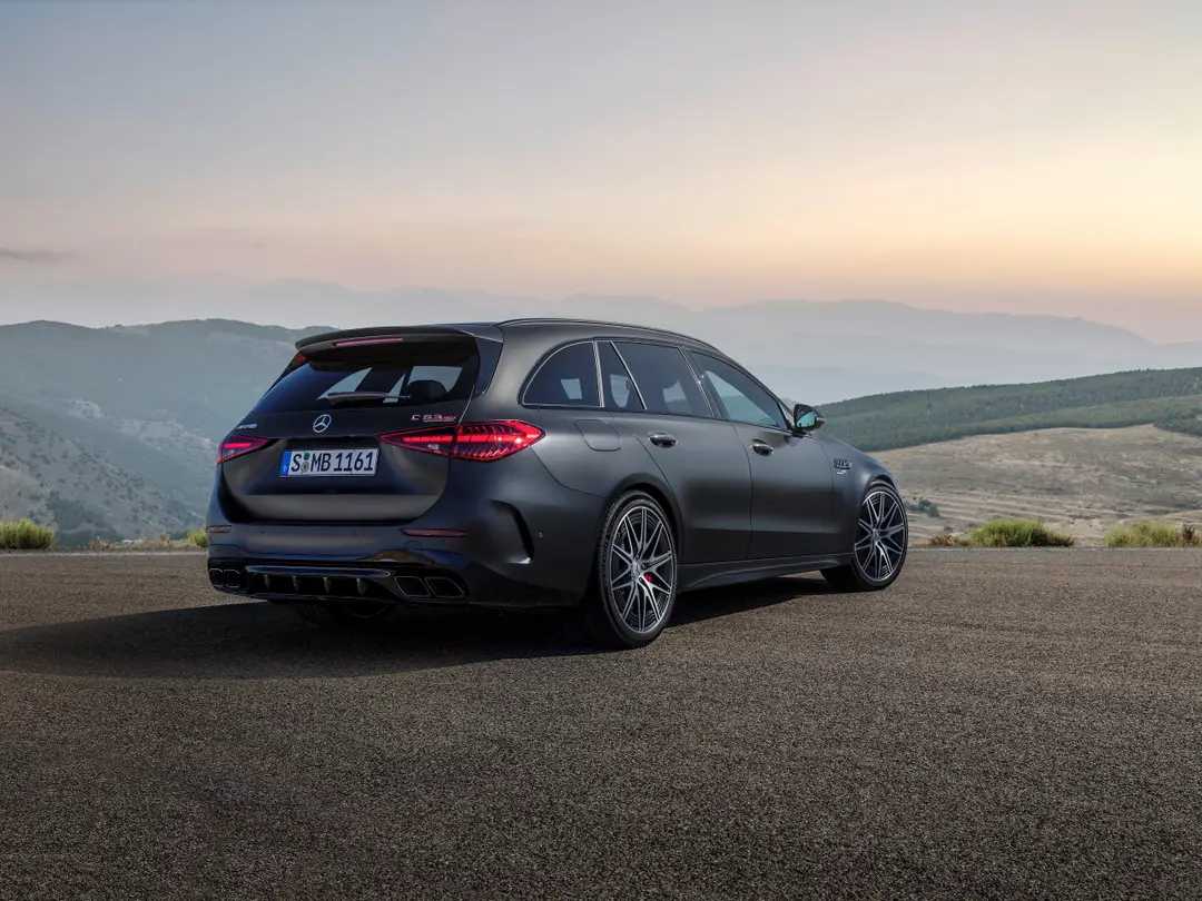 mercedes c 63 amg posteriore wagon