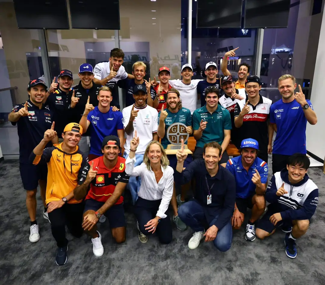 classifica formula 1 2022 vettel finger