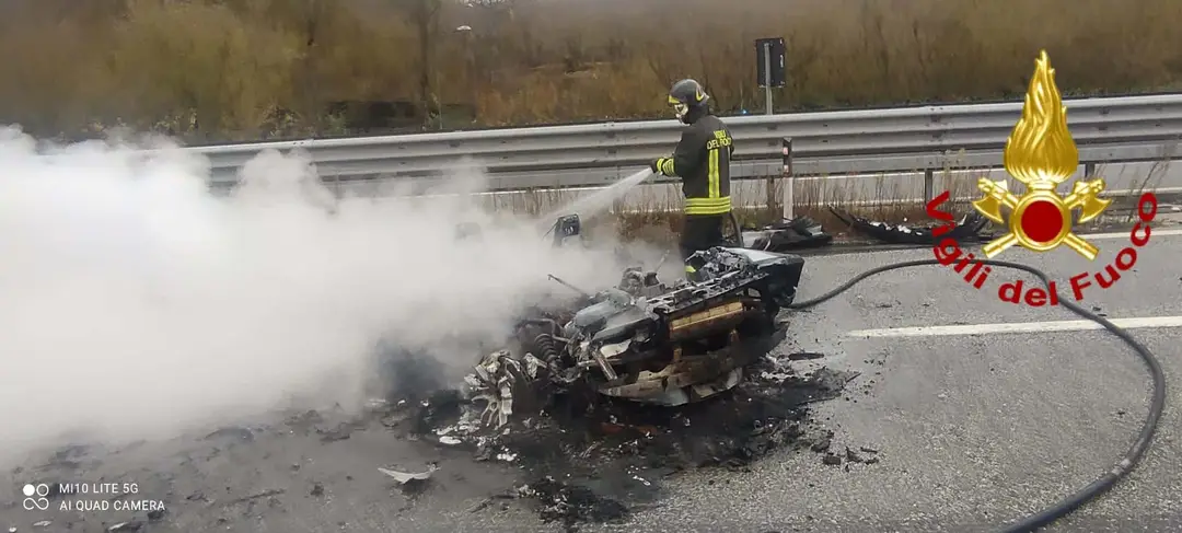 lamborghini in fiamme napoli incidente
