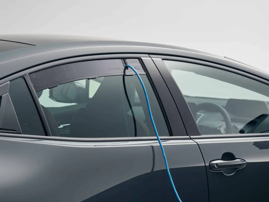 Nuova-Toyota-Prius-2023-cavo-di-ricarica