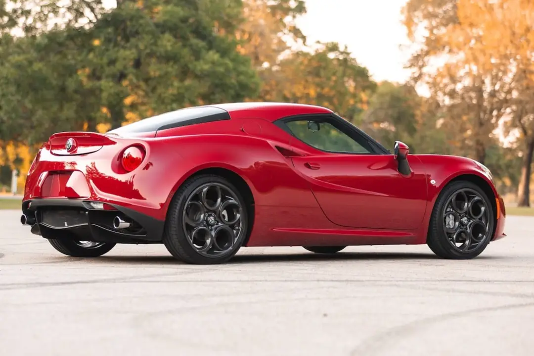 Retro Alfa Romeo 4C