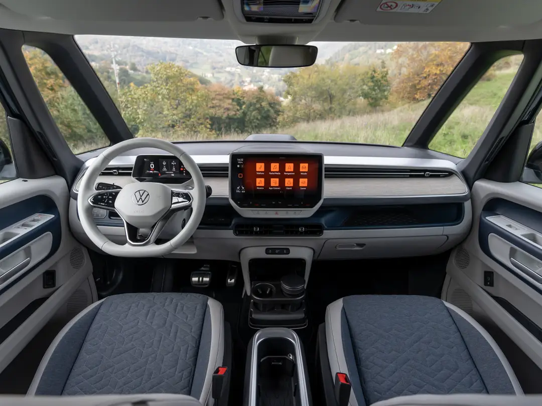 volkswagen idbuzz interni pieni