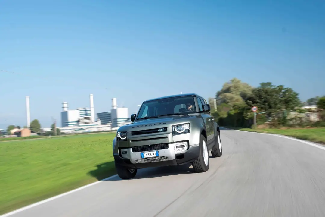 auto ibride diesel 2023 land rover defender
