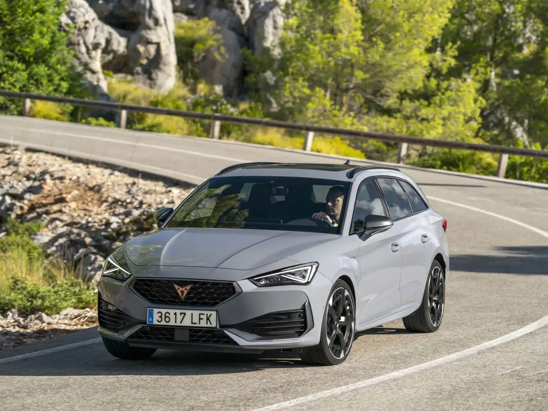 CUPRA-Leon-Sportstourer-frontale