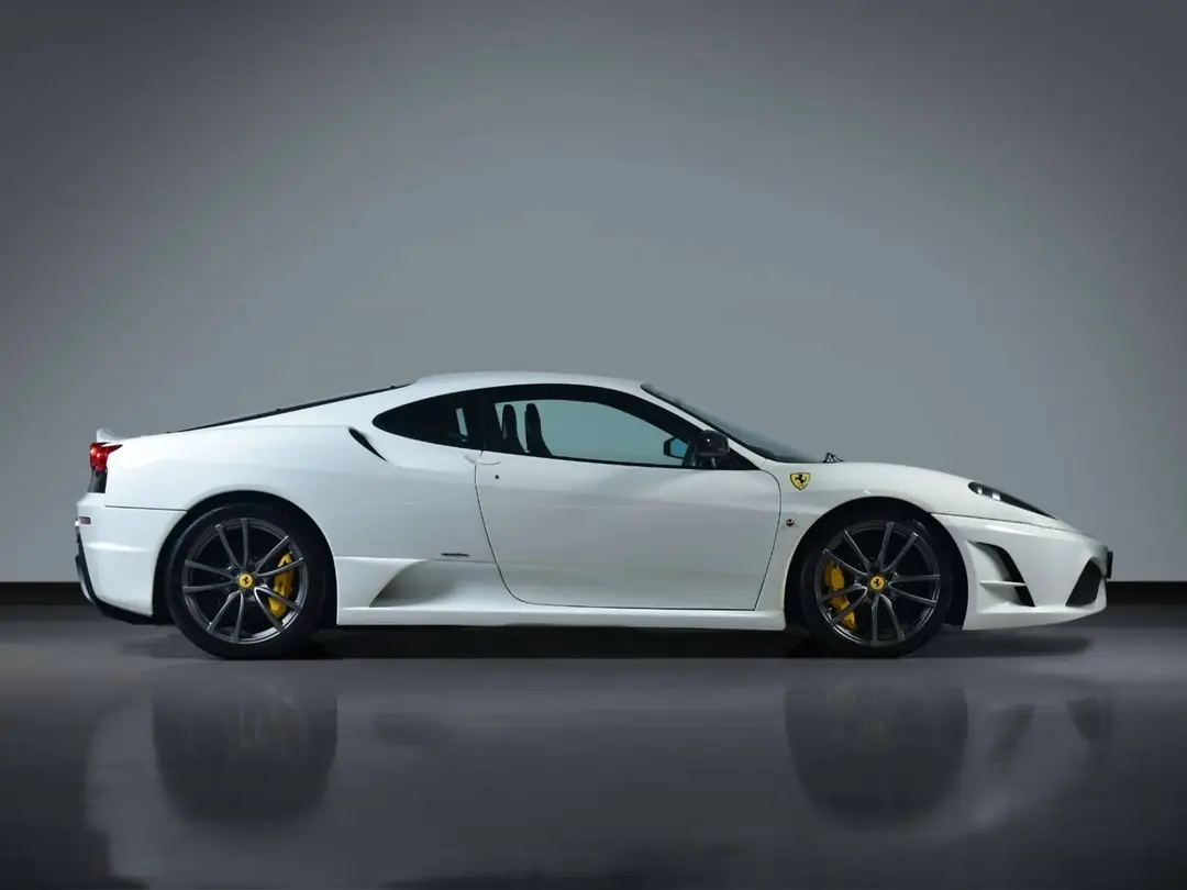 Lato Ferrari 430 Scuderia