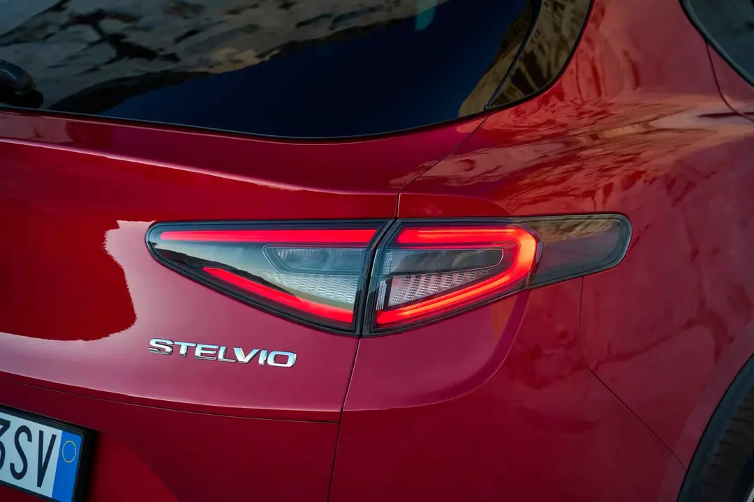 alfa romeo stelvio 2023