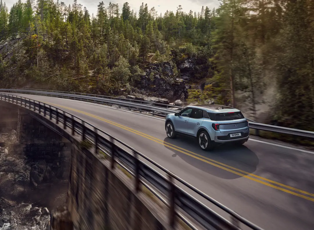 Ford-Explorer-EV-guida