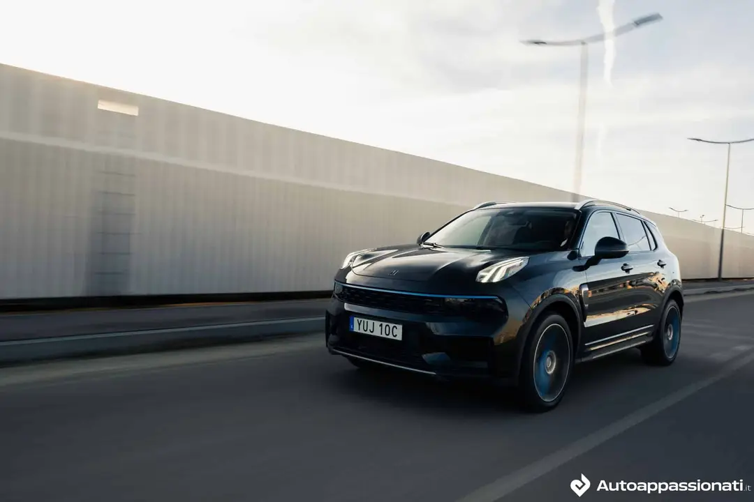 Lynk &amp; Co 01 dinamica frontale