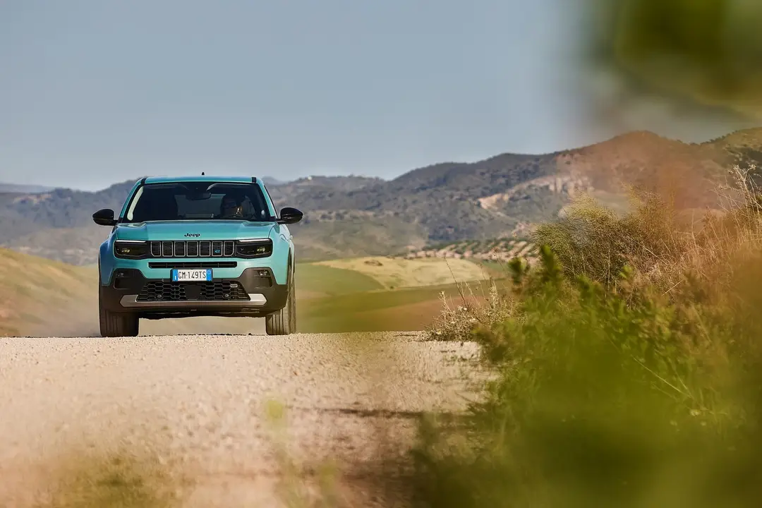 jeep avenger elettrica