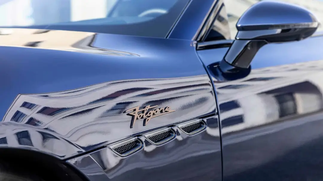 logo maserati folgore