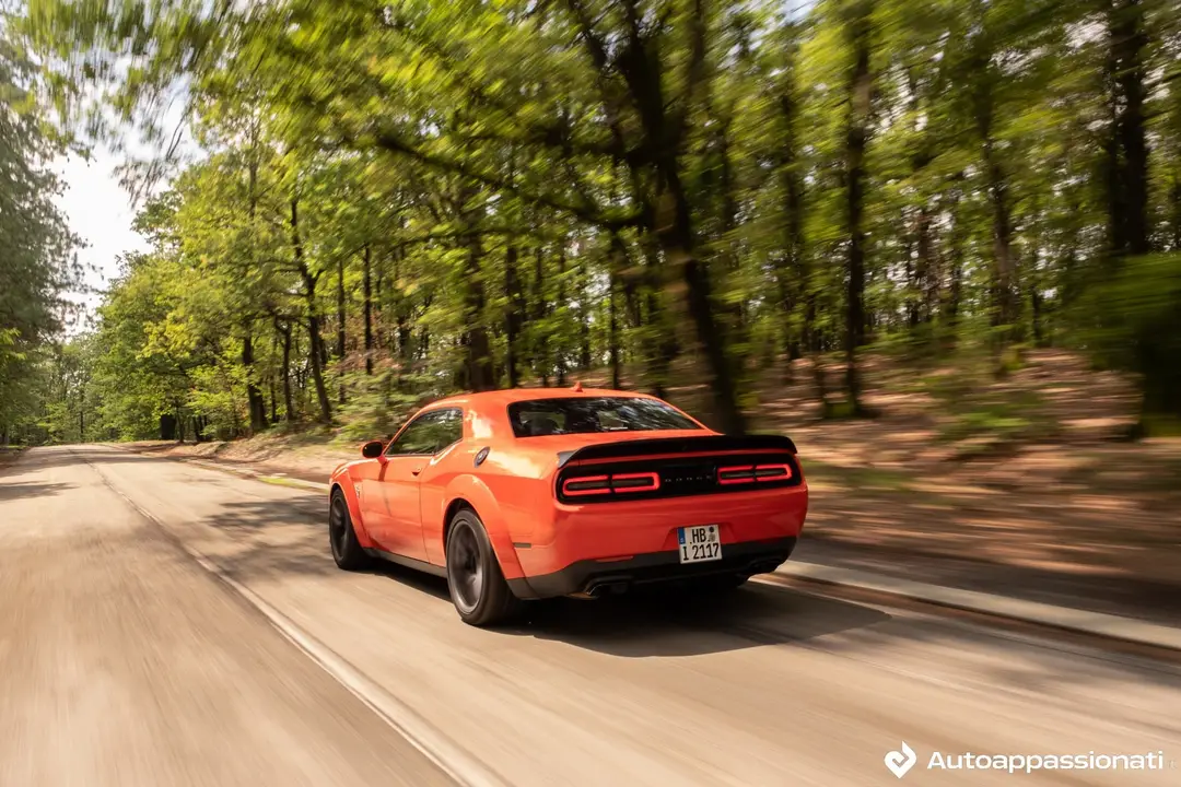 dodge challenger srt hellcat 18