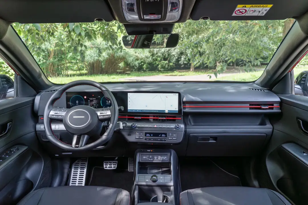 hyundai kona 2023 hybrid interni