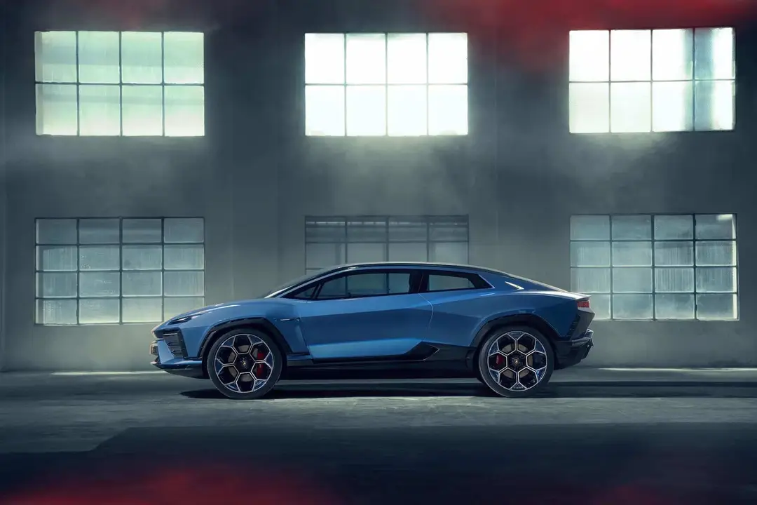 lamborghini lanzador concept laterale pieno