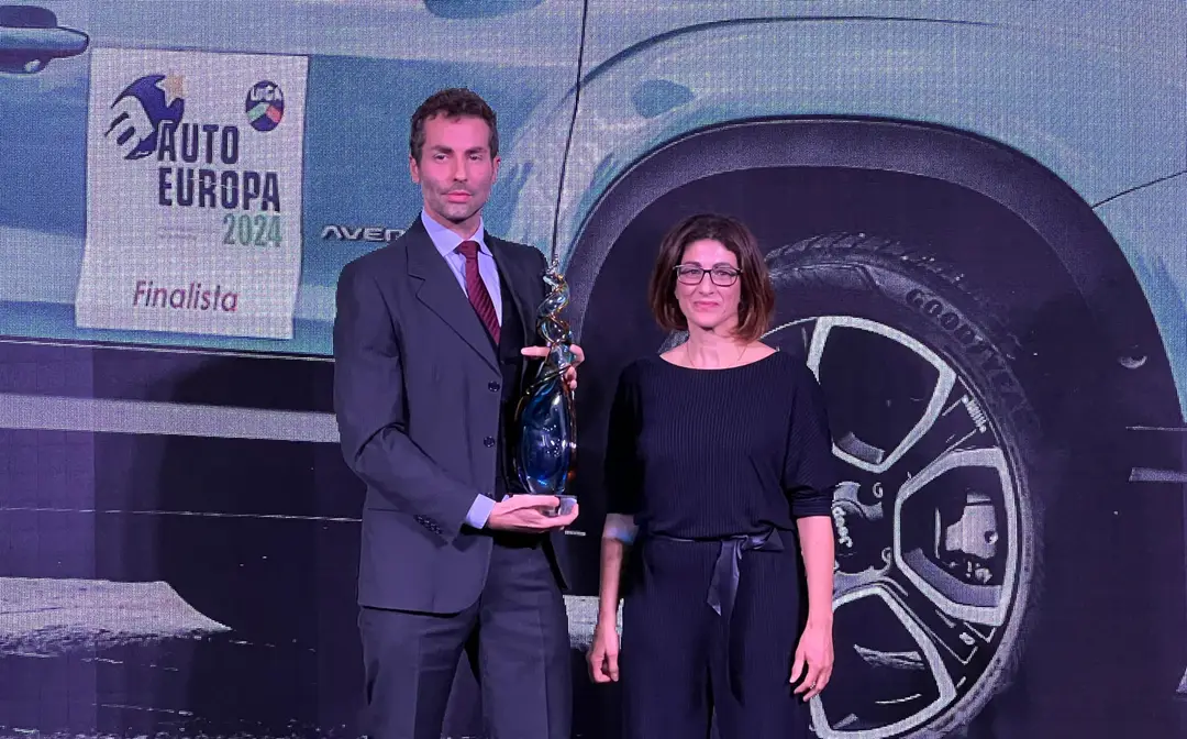 Andrea Gualano, Comunicazione di Jeep Italia, ritira il Premio Auto Europa 2024