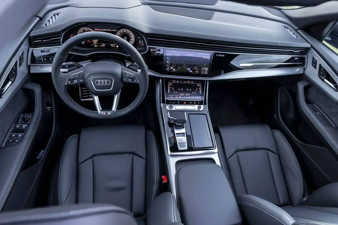 audi q8 interni