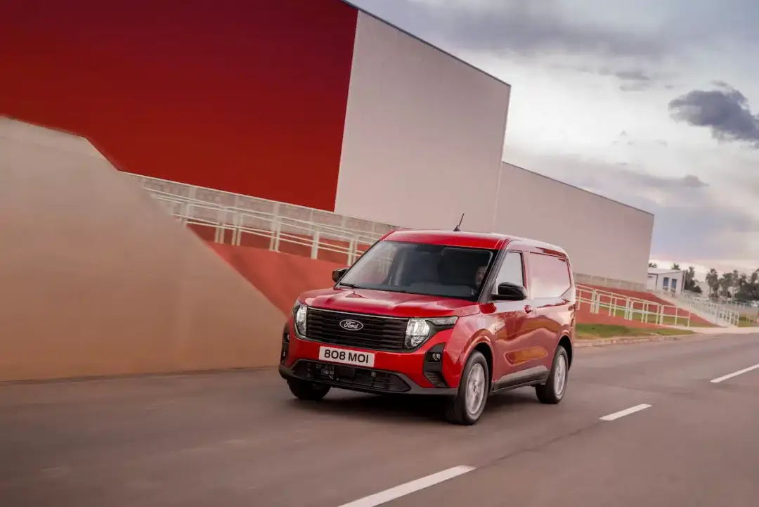 veicoli commerciali ford transit courier