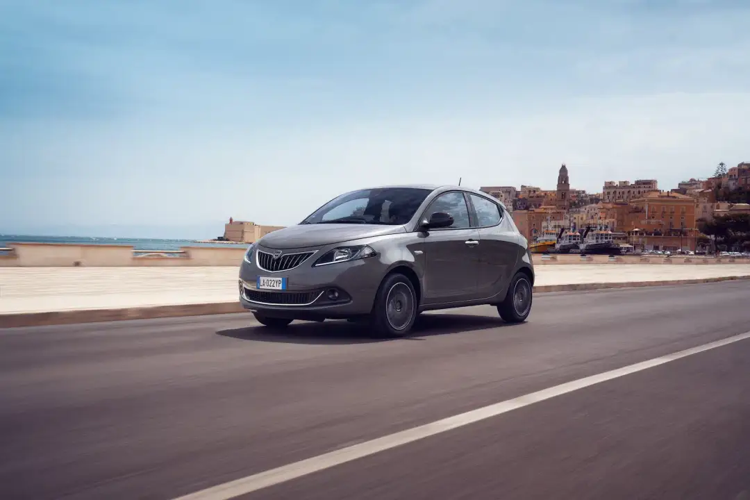 lancia ypsilon hybrid 2024