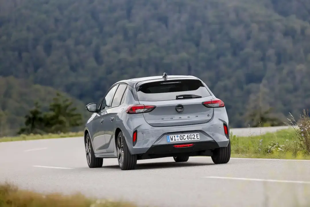 Opel corsa posteriore hybrid 
