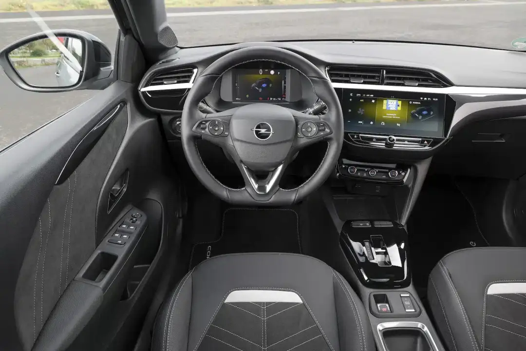 Opel corsa interni infotainment Android auto CarPlay sedili agr